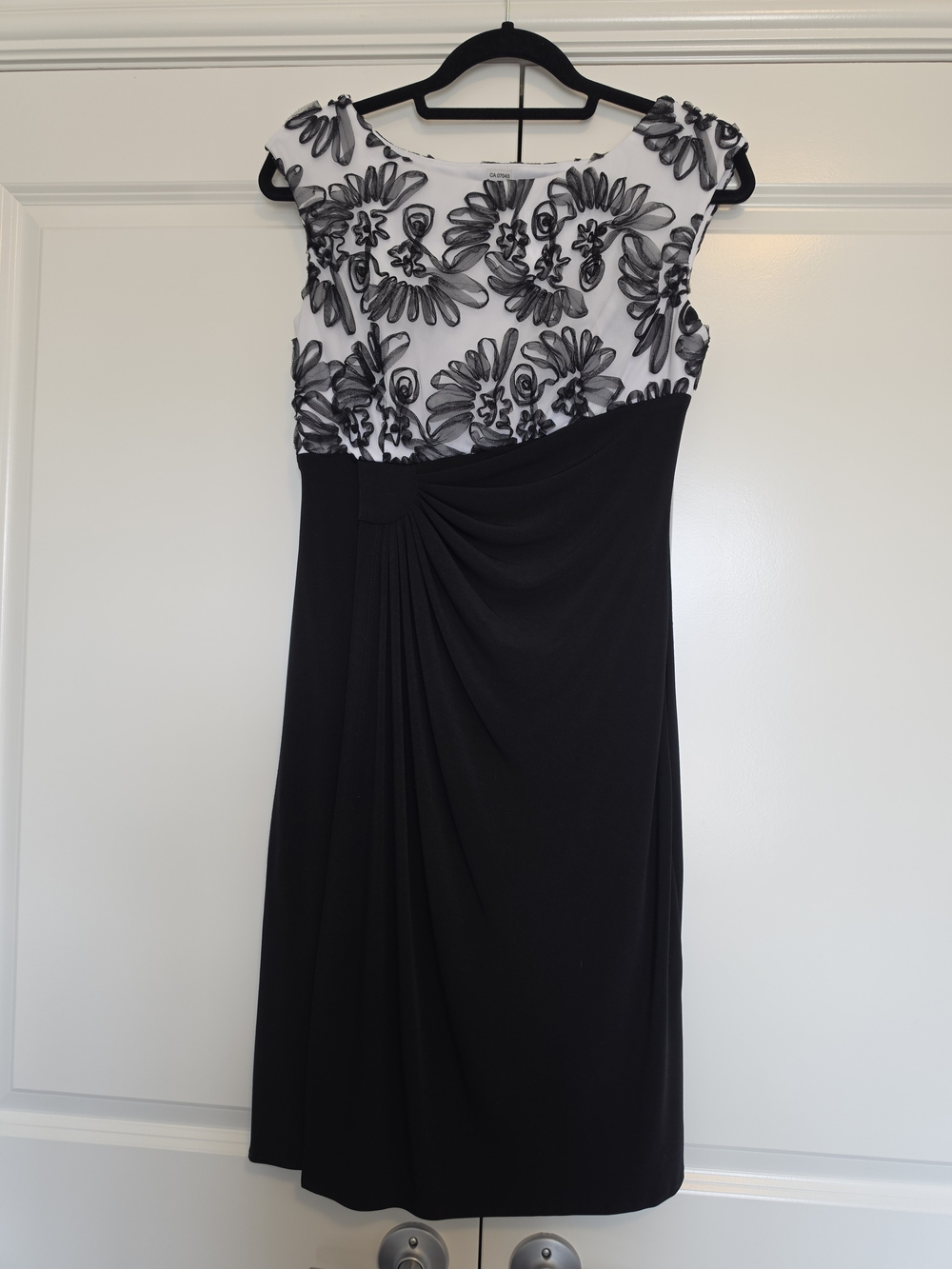 CARMECTED APPAREL BLACK WHITE DRAPED COCKTAIL DRESS FLORAL MESH SIZE 6